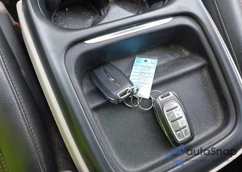 2017 Chrysler Pacifica Touring-L z USA, uszkodzony, nr VIN 2C4RC1BG3HR831590